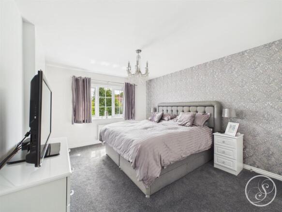4 bed Detached for sale Image 11