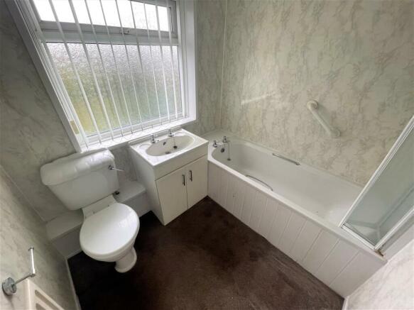 Bathroom 1.jpg