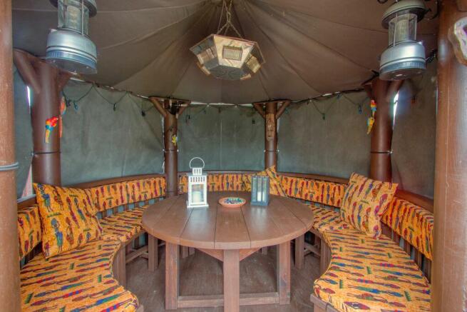 African Round Hut/Lapa