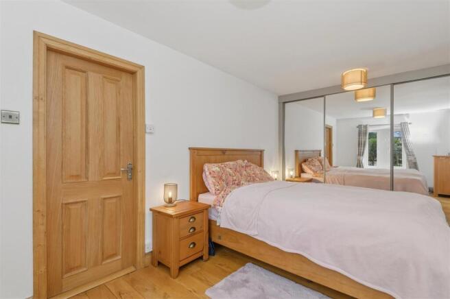 4 bed Detached for sale Image 6