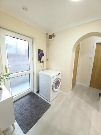 HALL/UTILITY ROOM