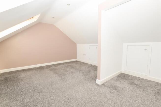 4 bed Semi-Detached for sale Image 7