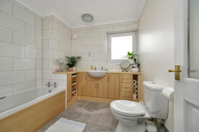 ENSUITE BATHROOM