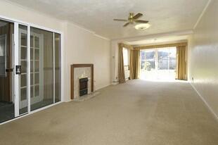 Approx 28ft Lounge