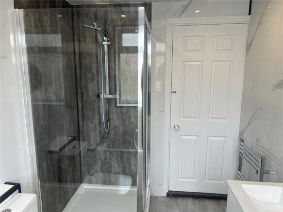 3 bed Apartment for sale Image 8