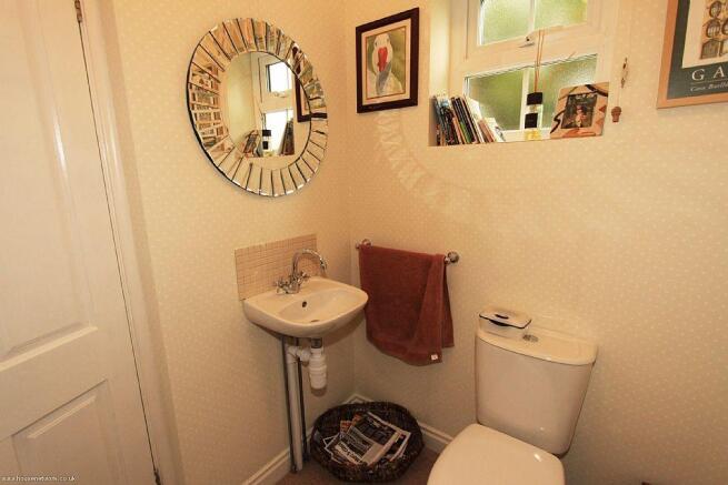 Downstairs Cloakroom / WC