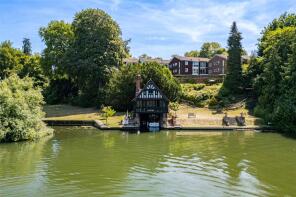 Flat 20, Cariad Court, Cleeve Road, Goring, Reading RG8 9BT