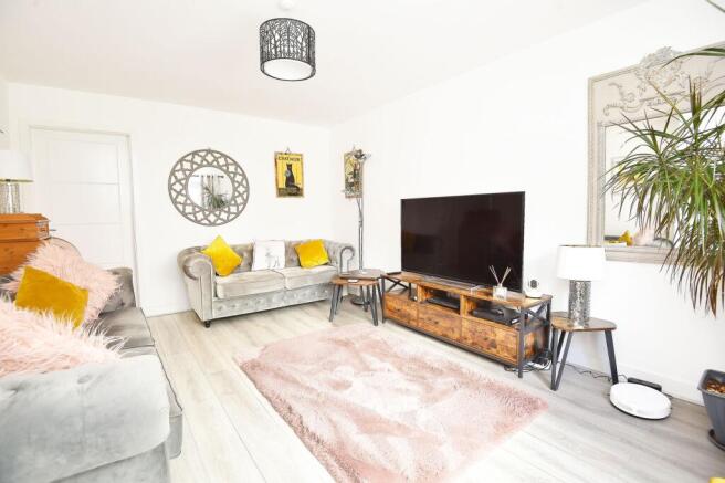 4 bed Detached for sale Image 11