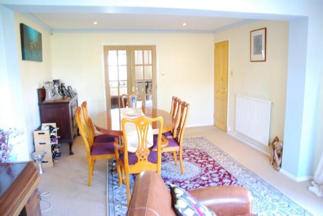 DINING / FAMILY ROOM