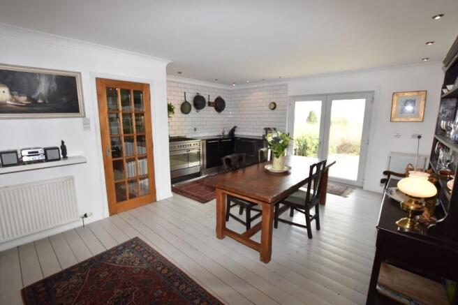 Kitchen (Custom).JPG