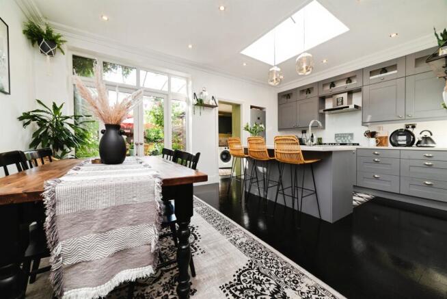 3 bed Semi-Detached for sale Image 7