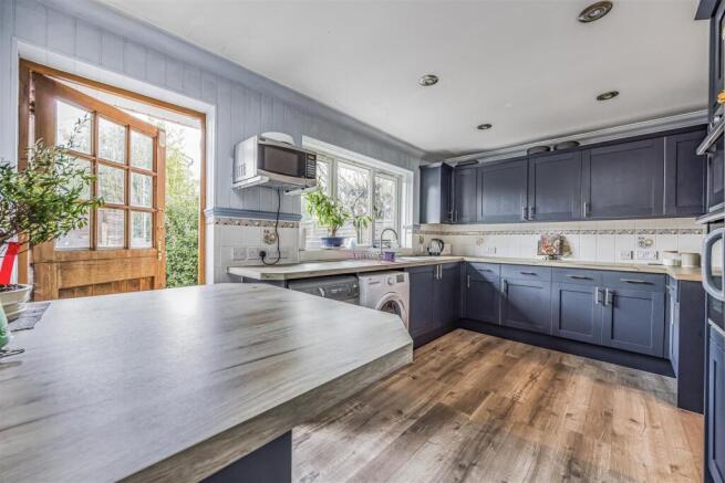 59 Park Lane, Cowplain-PorticoMarketing-SoldBy-11.