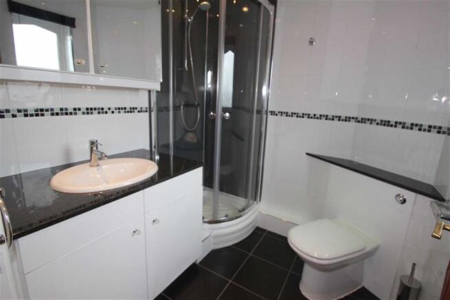 EN SUITE SHOWER ROOM