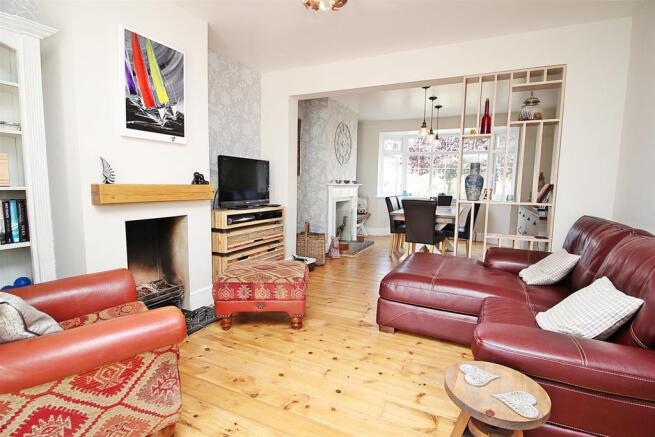 Living Area 1.JPG