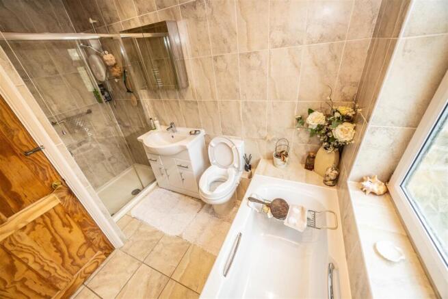 3 bed Terraced for sale Image 7