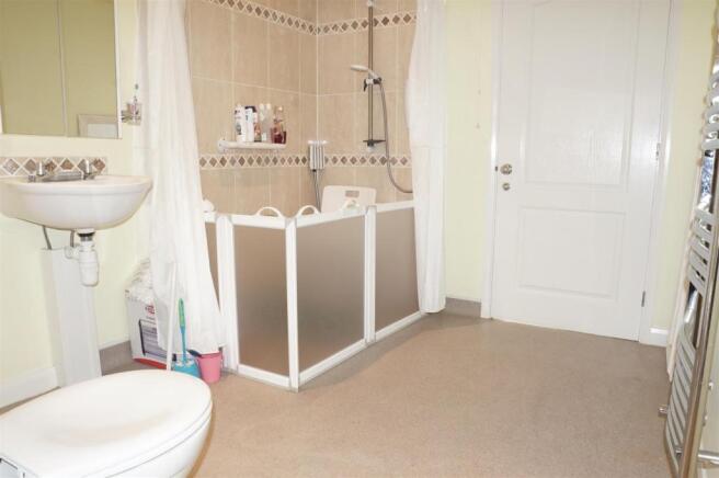 Bedroom/Study & Attached Wet Room