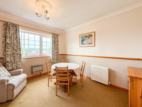 4 bed Bungalow for sale Image 6