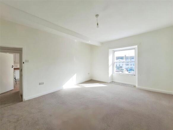2 bed Apartment to rent Image 4