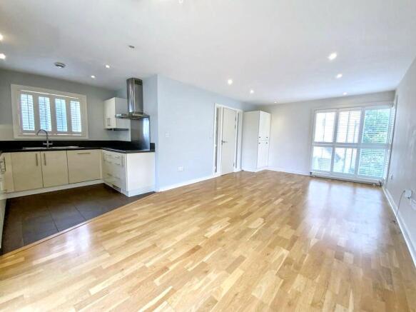 *CHAIN FREE* Edgar Close, Kings Hill, West Malling, ME19 4JE photo 4
