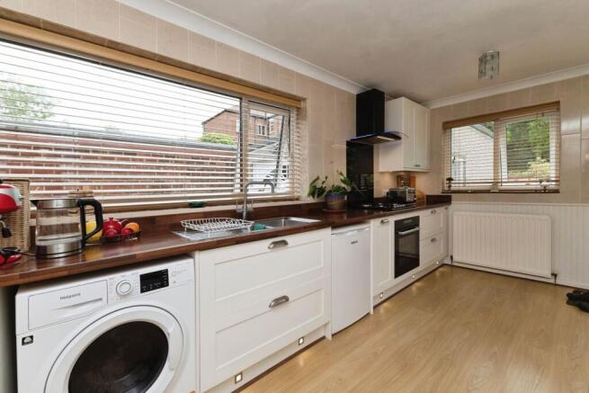 3 bed Semi-Detached for sale Image 7