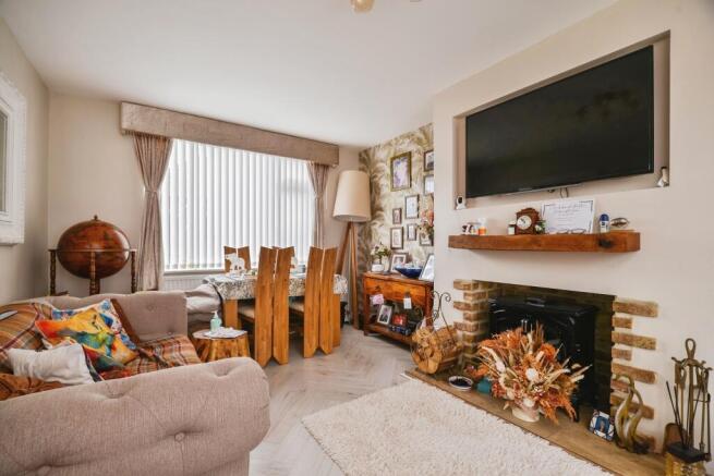 4 bed Semi-Detached for sale Image 4