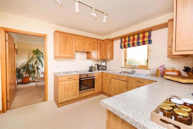 Kitchen 2.jpg