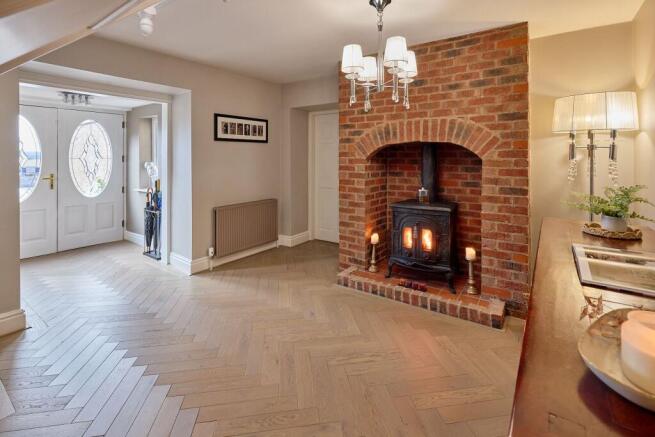 4 bed Detached for sale Image 10