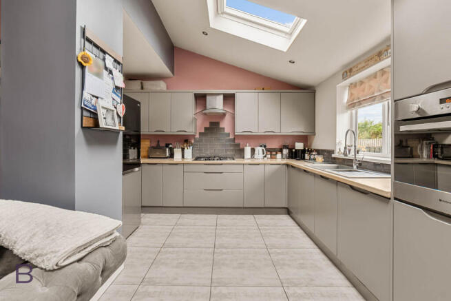 3 bed Semi-Detached for sale Image 5