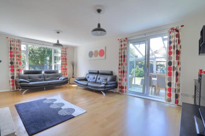 5 bed Detached for sale Image 5