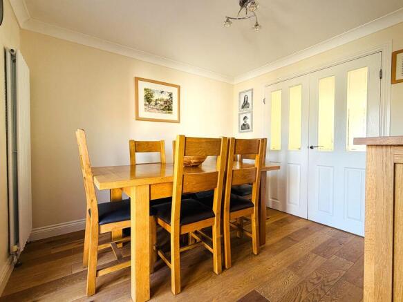 3 bed Semi-Detached Bungalow for sale Image 10