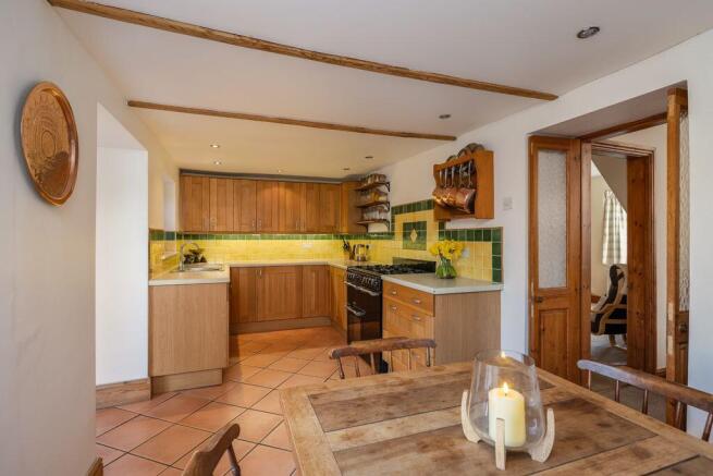 4 bed Semi-Detached for sale Image 8