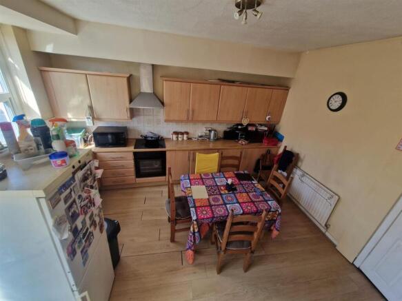 KITCHEN DINER