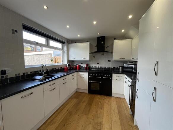 3 bed Semi-Detached for sale Image 5