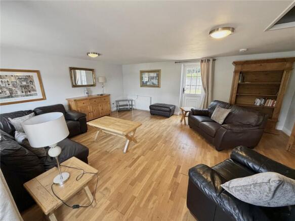 5 bed Detached for sale Image 4