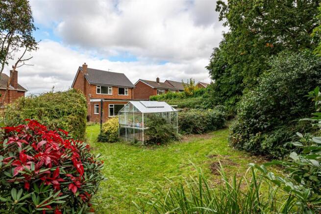 14 Thirlmere Close-16.jpg