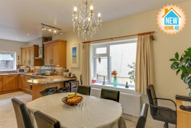 KITCHEN / DINING ROOM:
