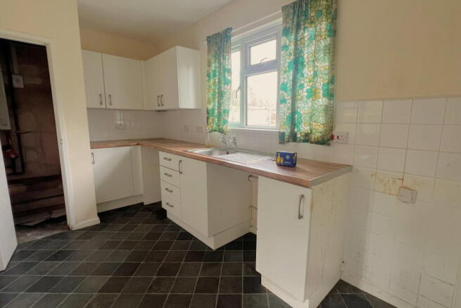 Hill Corner, Great Cheverell, Wiltshire, SN10 5XS photo 4