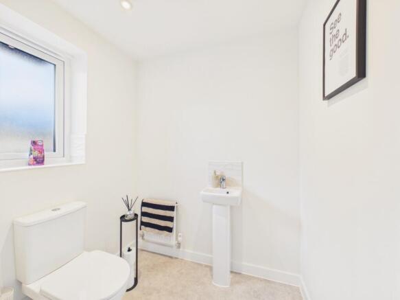4 bed Semi-Detached for sale Image 7