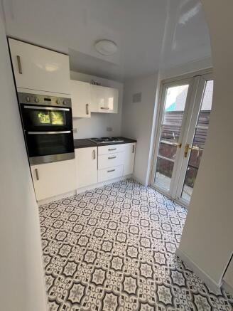 3 bed Semi-Detached to rent Image 9