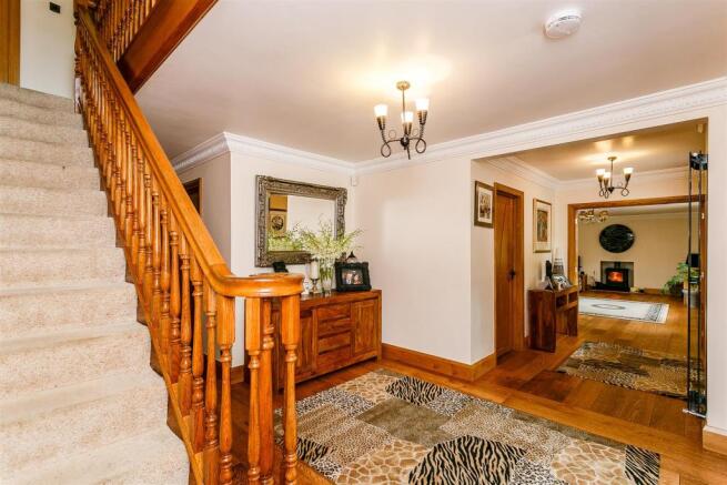 8300160-interior23.jpg
