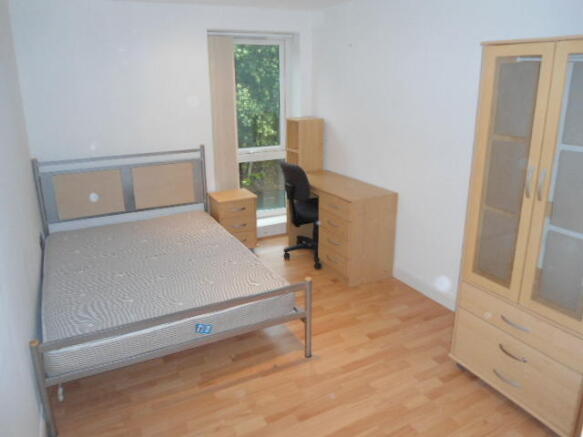 3 bed Flat Share to rent Image 9