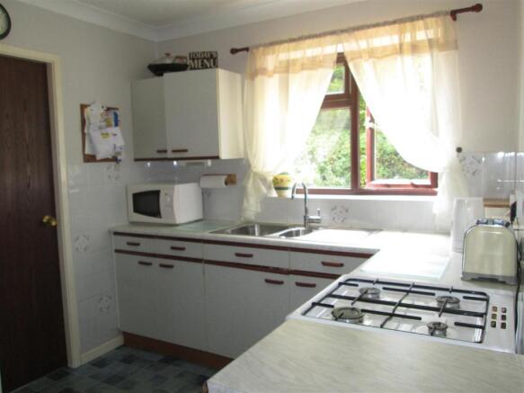 25 upper wood kitche