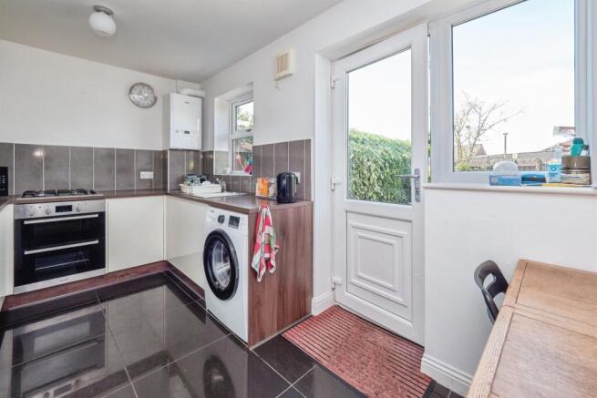 3 bed Semi-Detached for sale Image 4