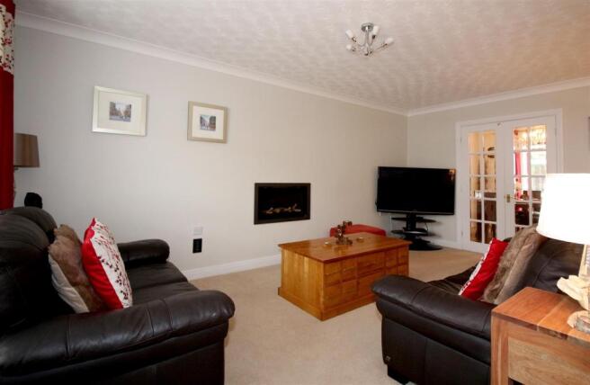 7003_Cawthorn Close.
