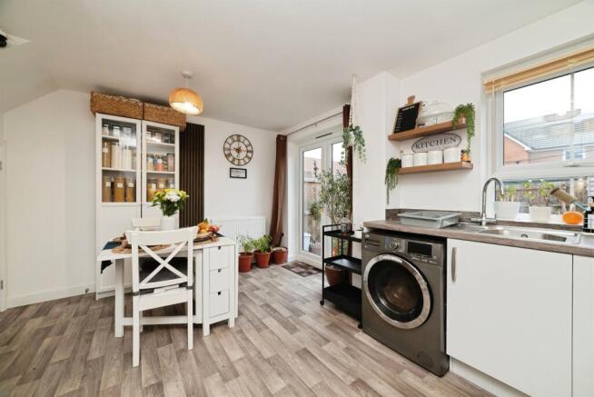 3 bed Semi-Detached for sale Image 5