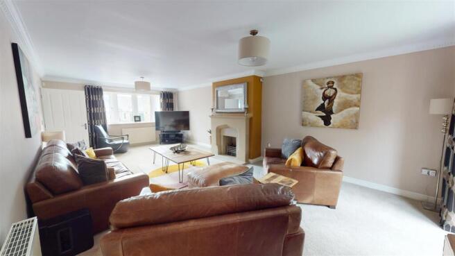 4 bed Detached for sale Image 8