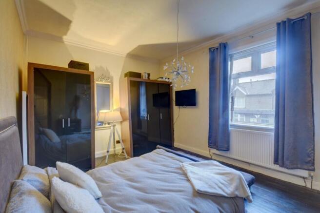 Bedroom 1.jpg