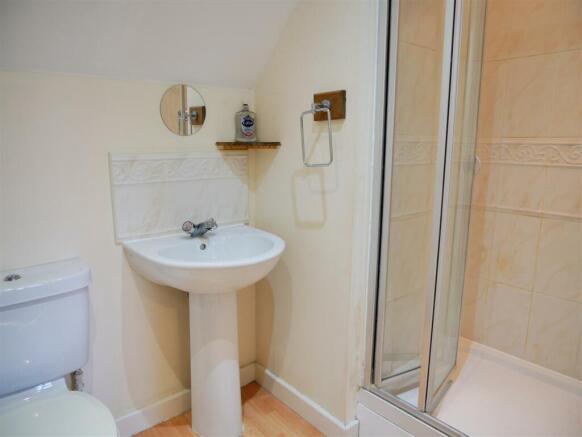 MASTER EN-SUITE