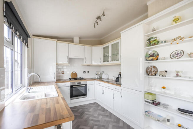 2 bed Park Home for sale Image 4