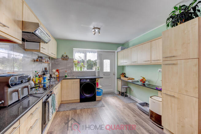 3 bed Semi-Detached for sale Image 6